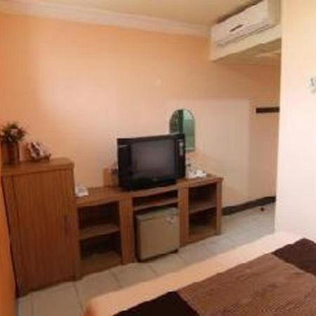 Patria Palace Hotel Blitar Kültér fotó