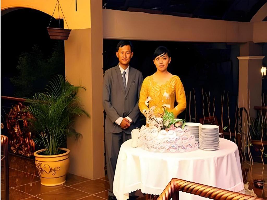 Patria Palace Hotel Blitar Kültér fotó
