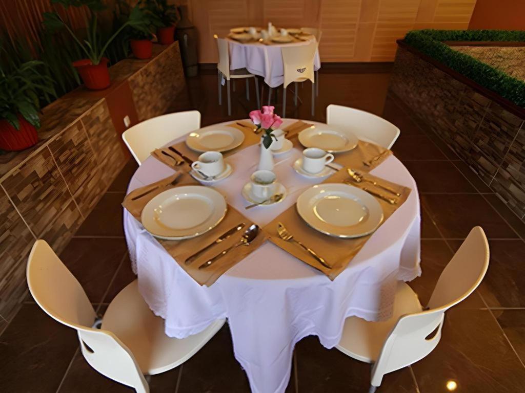 Patria Palace Hotel Blitar Kültér fotó