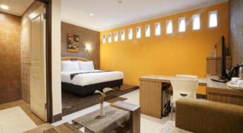 Patria Palace Hotel Blitar Kültér fotó