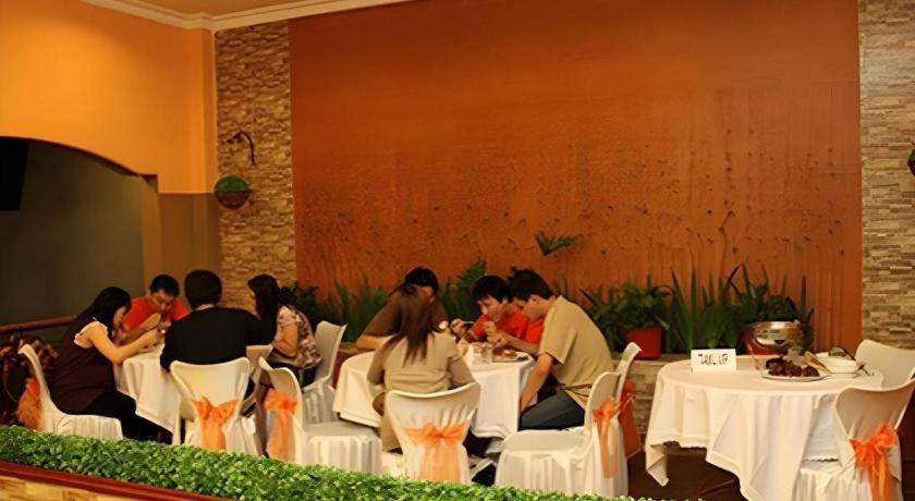 Patria Palace Hotel Blitar Kültér fotó