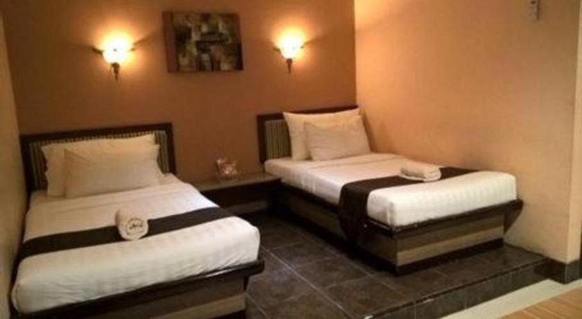 Patria Palace Hotel Blitar Kültér fotó
