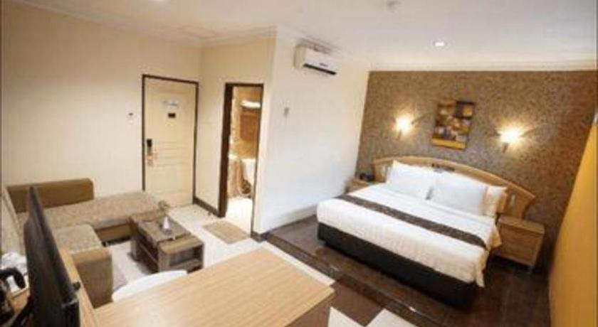 Patria Palace Hotel Blitar Kültér fotó