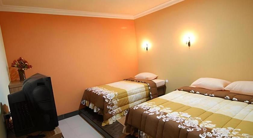 Patria Palace Hotel Blitar Kültér fotó
