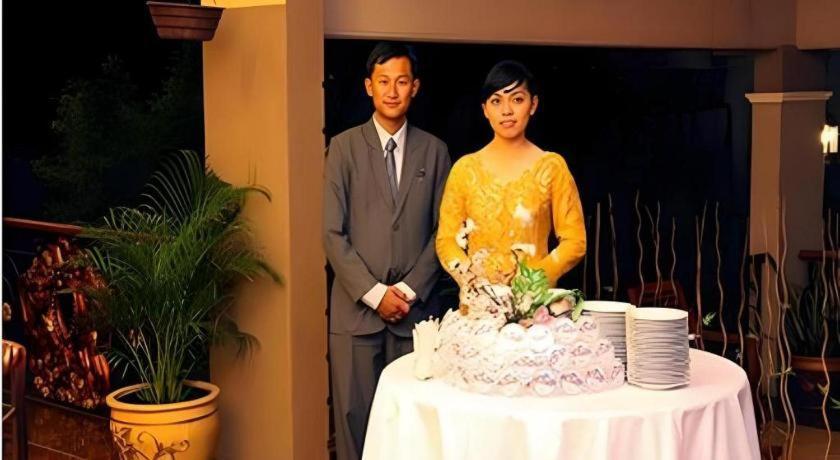 Patria Palace Hotel Blitar Kültér fotó