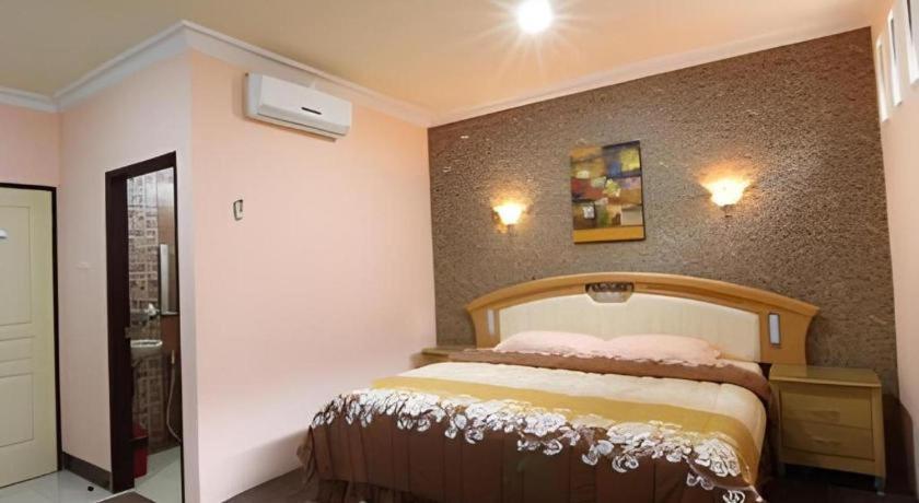 Patria Palace Hotel Blitar Kültér fotó