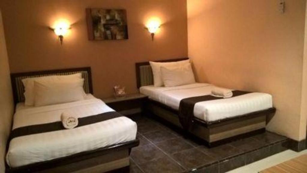 Patria Palace Hotel Blitar Kültér fotó