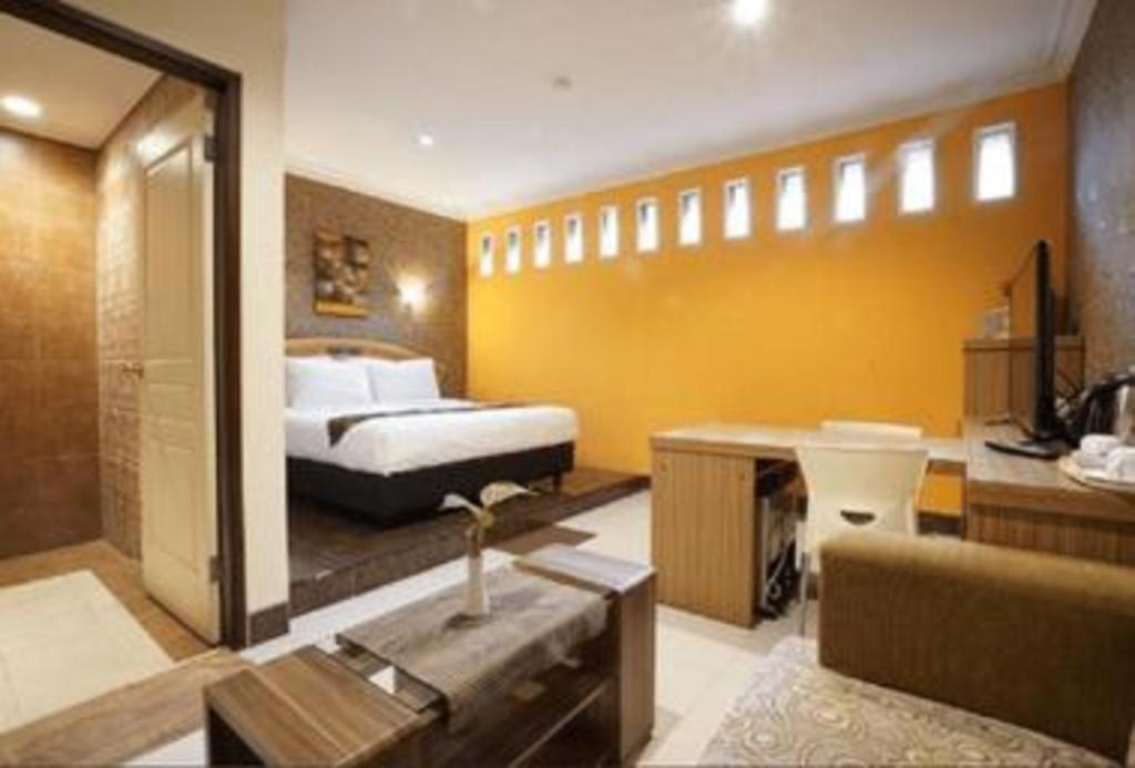 Patria Palace Hotel Blitar Kültér fotó