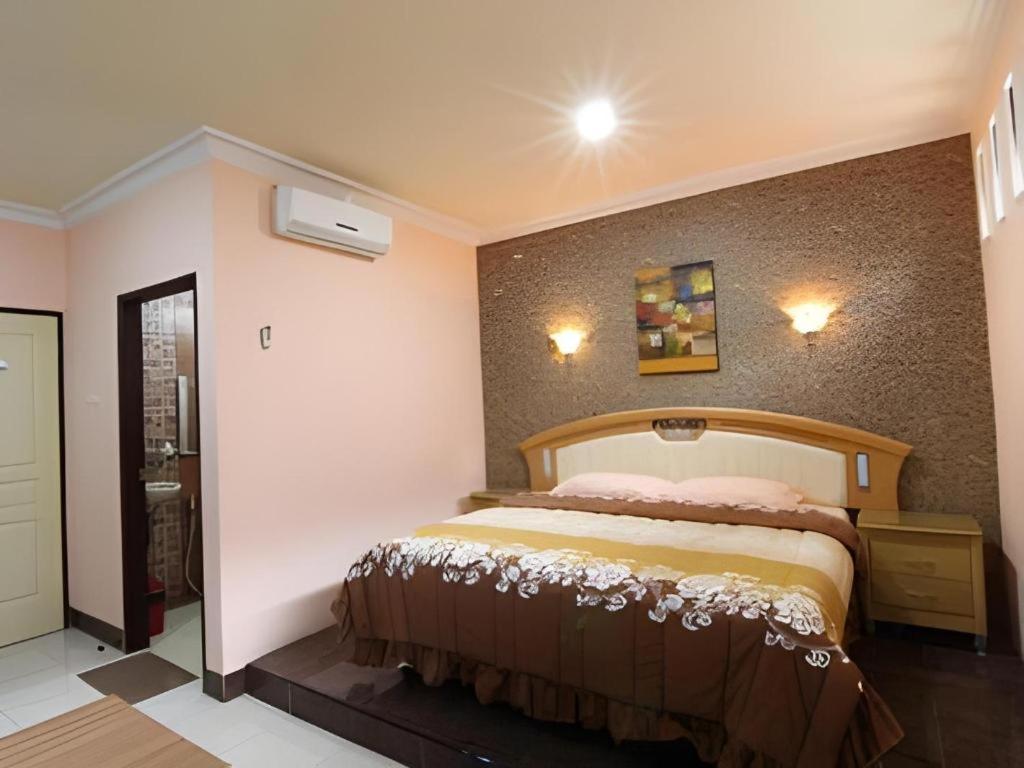 Patria Palace Hotel Blitar Kültér fotó
