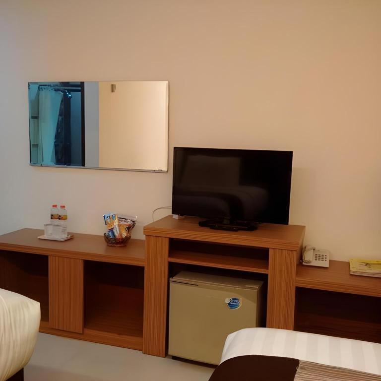 Patria Palace Hotel Blitar Kültér fotó