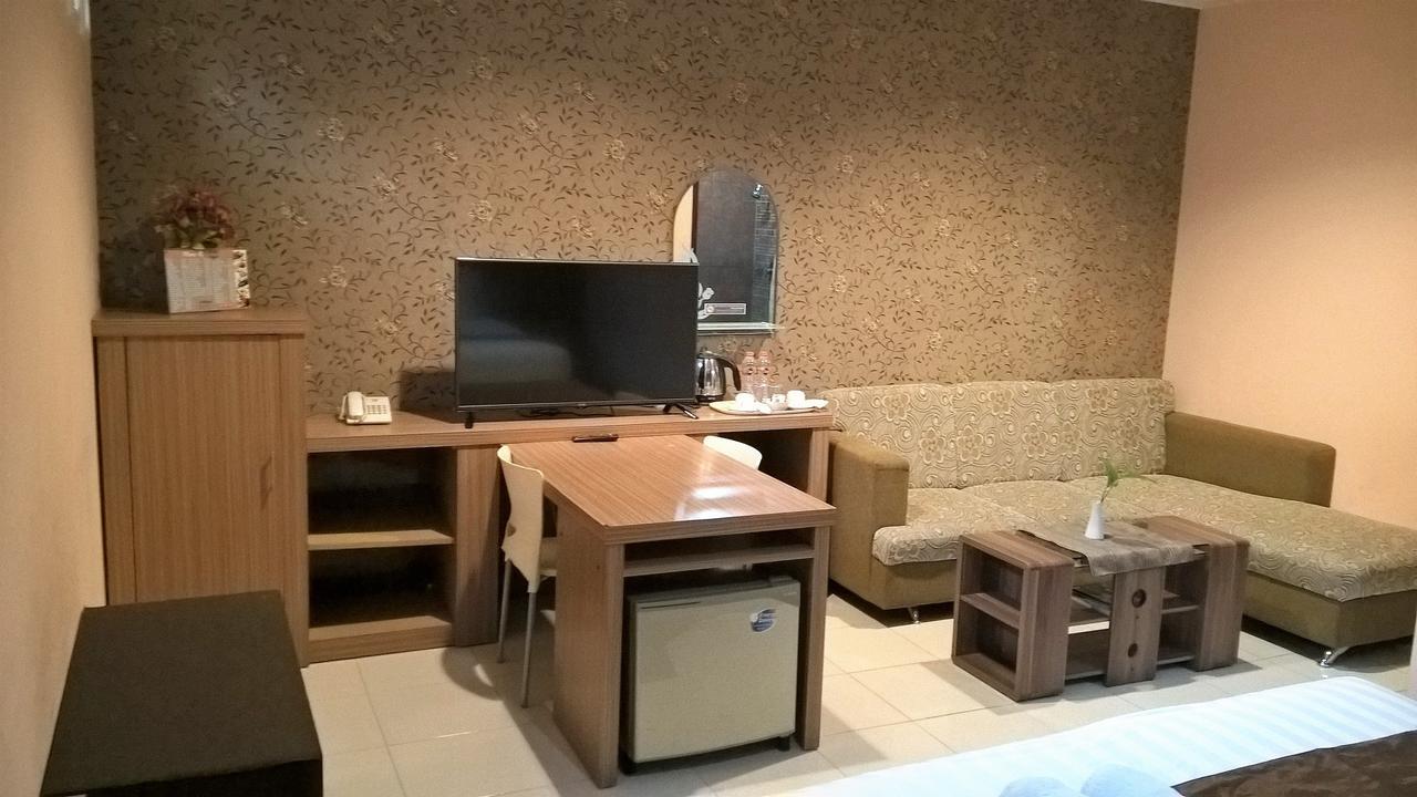 Patria Palace Hotel Blitar Szoba fotó